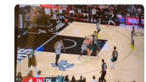 《独家揭秘：埃姆雷詹多特再续辉煌，2028年长约签约，薪资惊喜大降！》